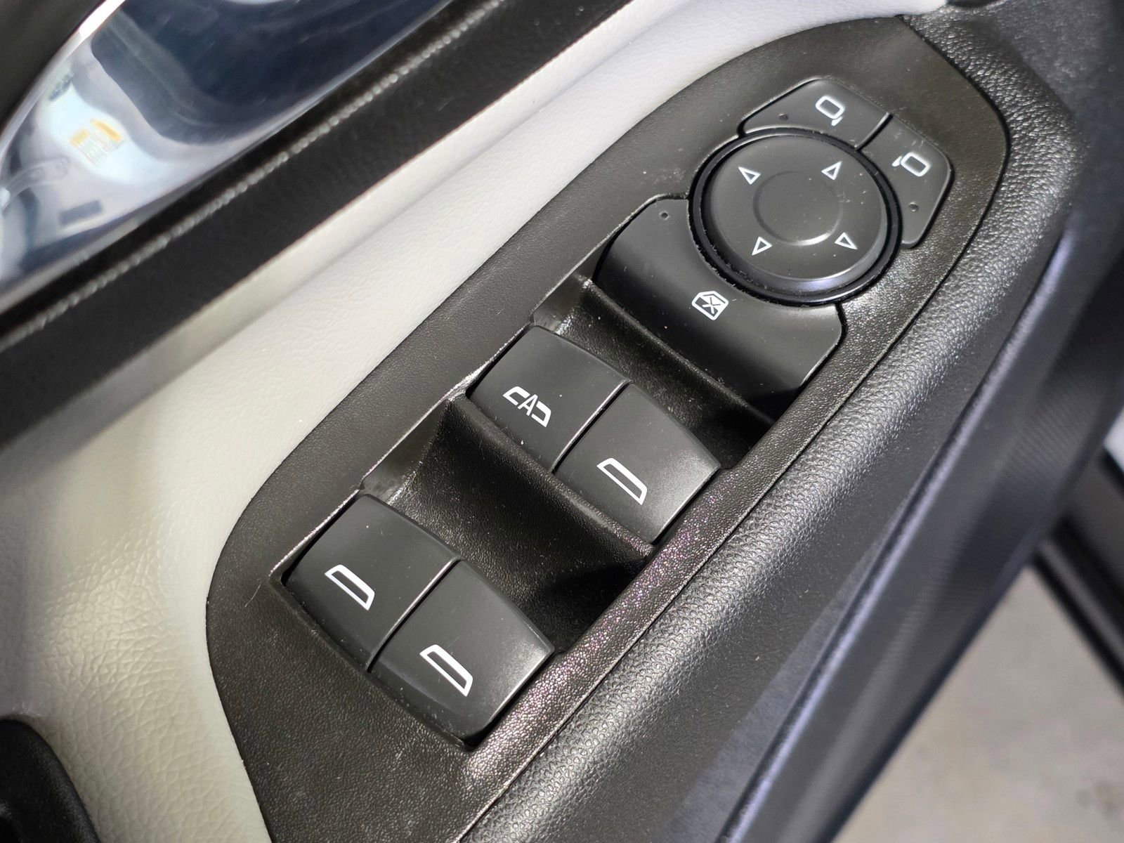 Used 2022 Chevrolet Equinox LS image 20