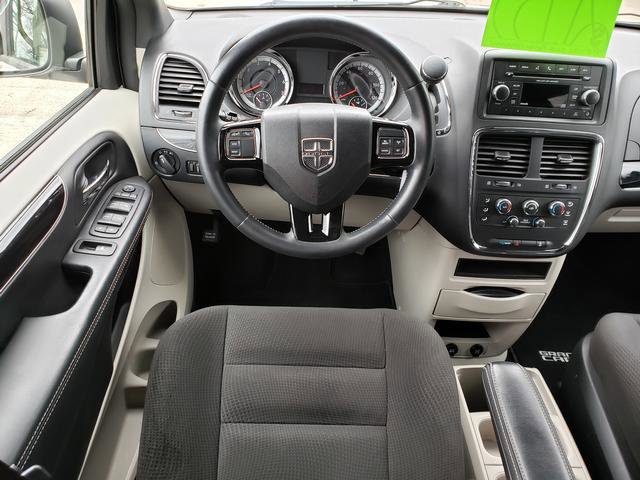Used 2016 Dodge Grand Caravan SE image 14