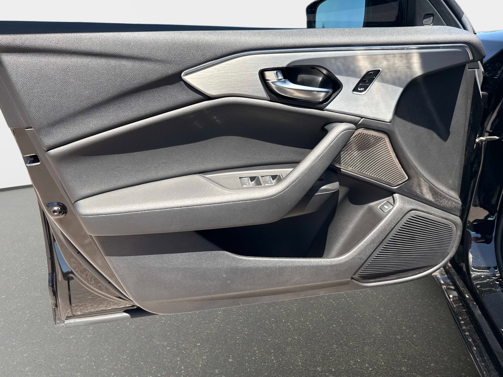 Certified 2025 Acura TLX w/ Technology Package image 15