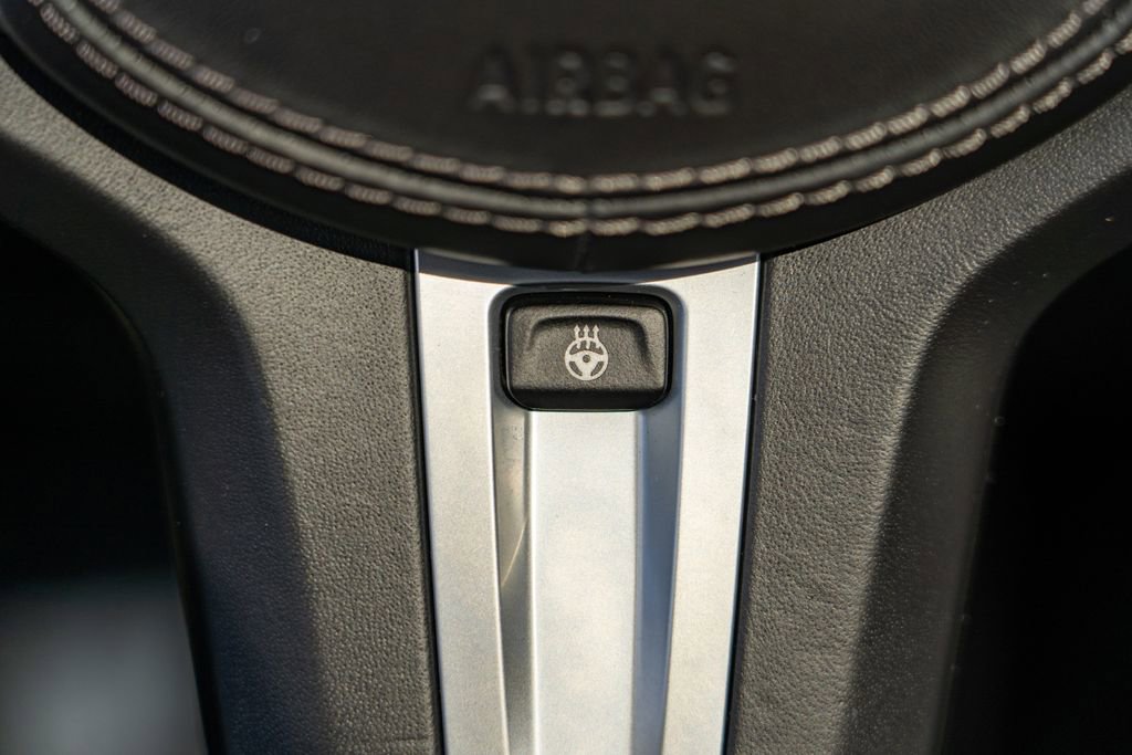 Used 2022 BMW X6 M50i w/ Executive Package image 31