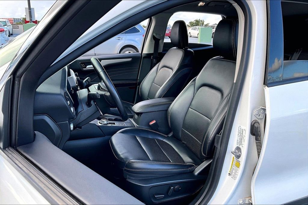 Used 2021 Ford Escape SEL w/ Technology Package image 27