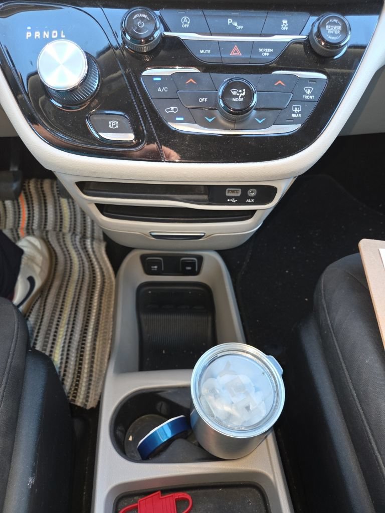 Used 2018 Chrysler Pacifica Touring w/ Tire & Wheel Group FWD image 21