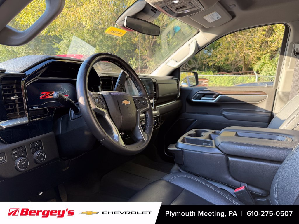 Certified 2022 Chevrolet Silverado 1500 LT w/ Z71 Off-Road Package AWD/4WD image 9