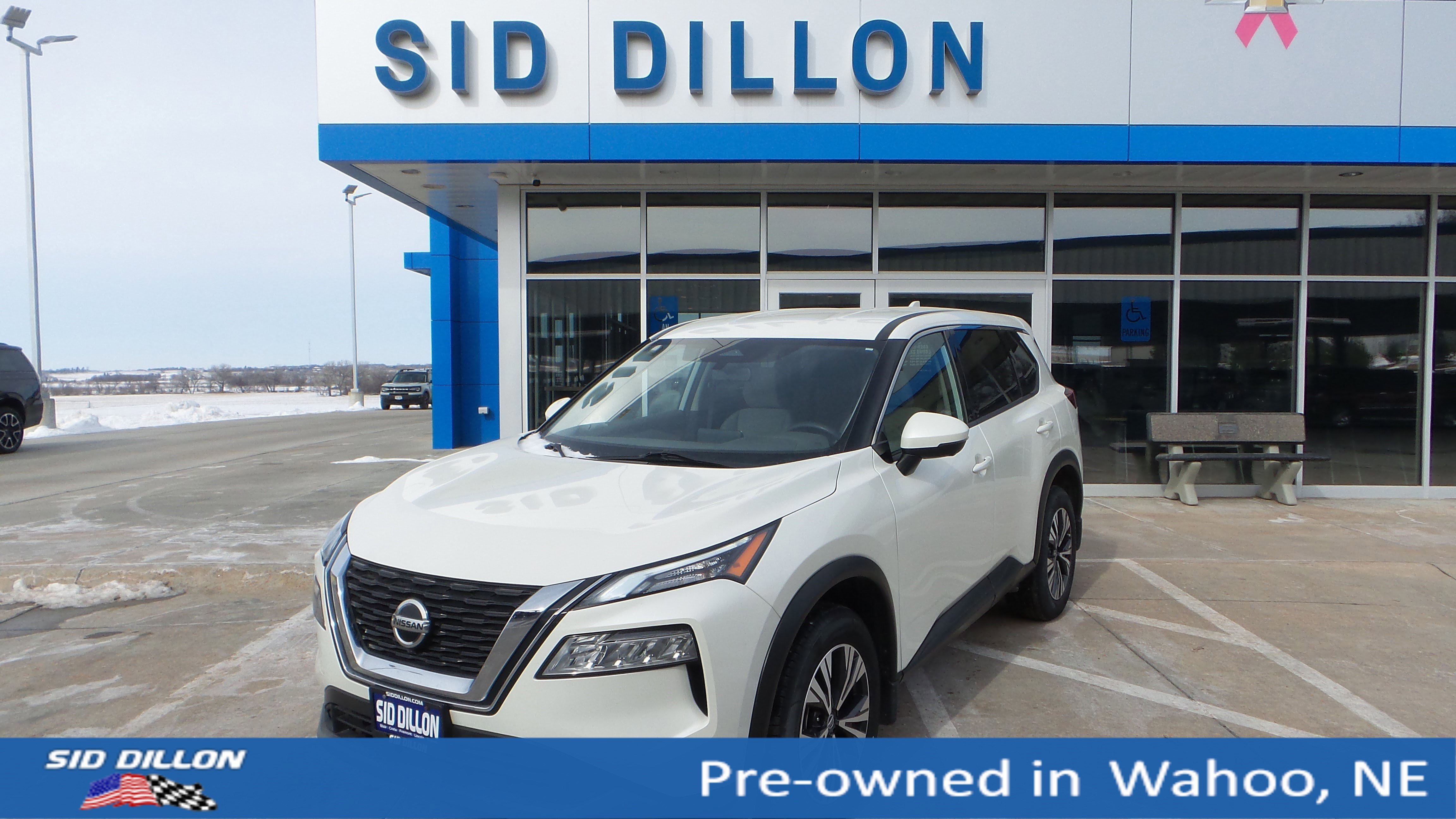 Used 2021 Nissan Rogue SV image 1