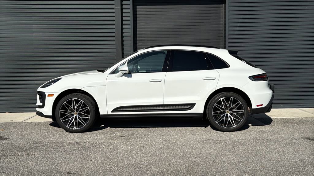 Used 2026 Porsche Macan image 2