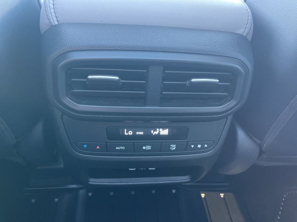 Used 2025 Honda Pilot Touring image 18