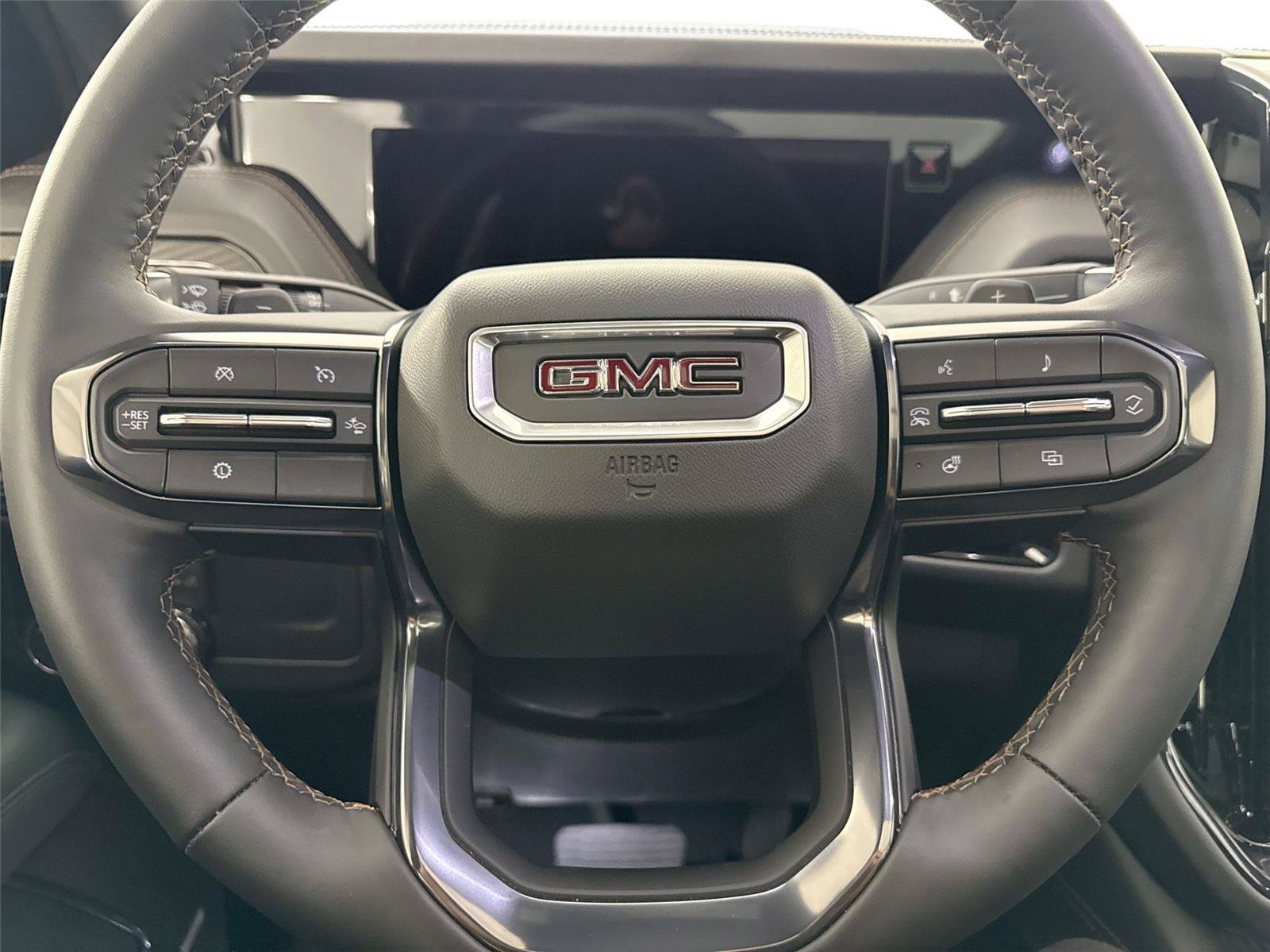 Used 2026 GMC Yukon AT4 AWD/4WD image 29