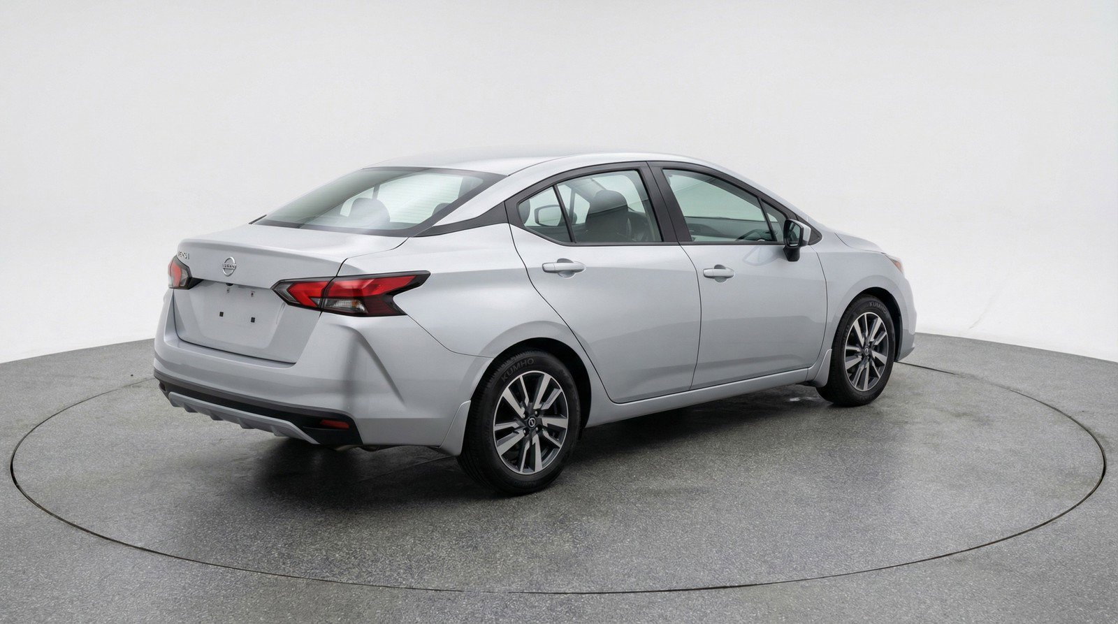 Used 2025 Nissan Versa SV image 9