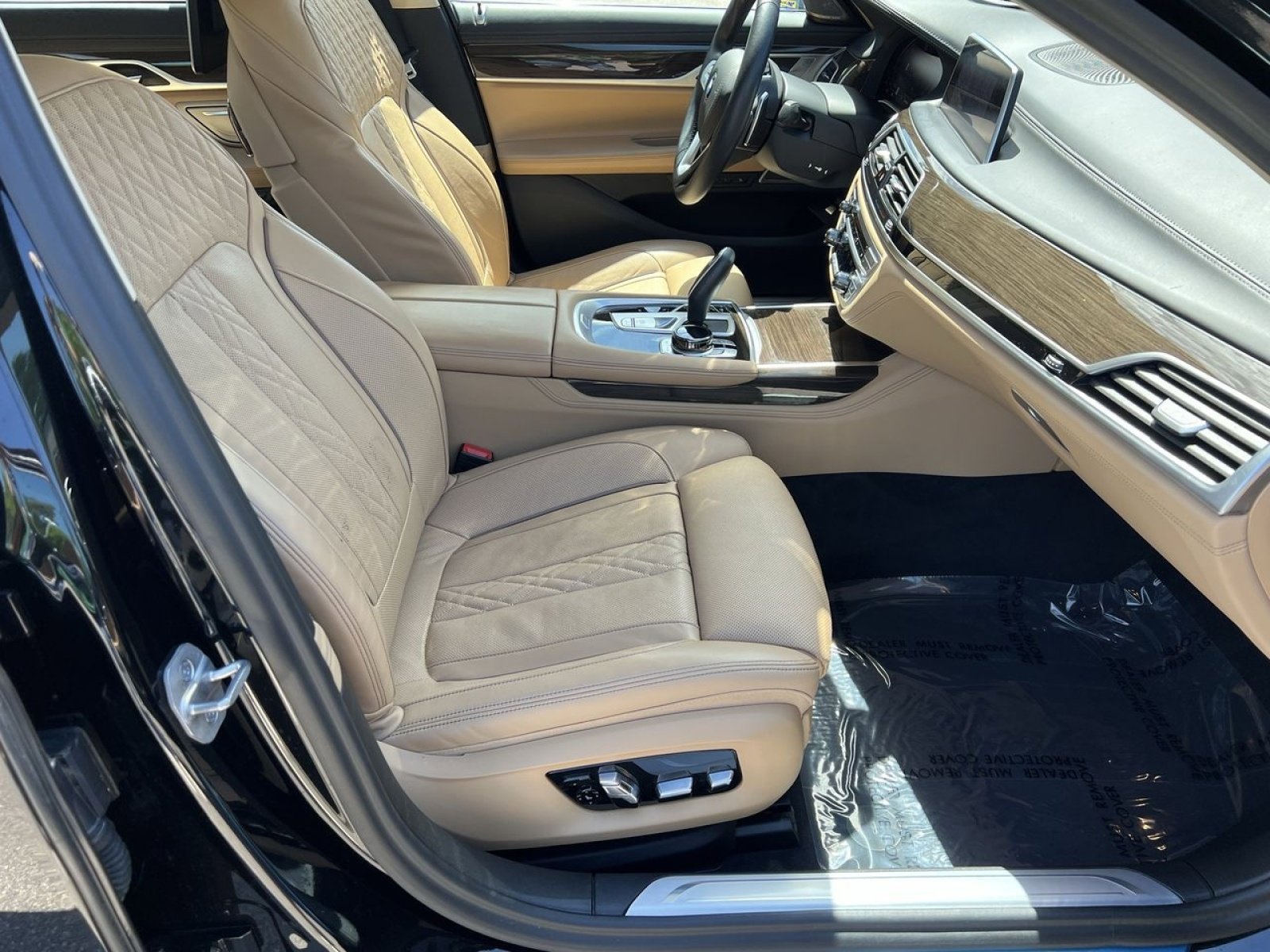Used 2022 BMW 740i xDrive w/ Autobahn Package AWD/4WD image 30