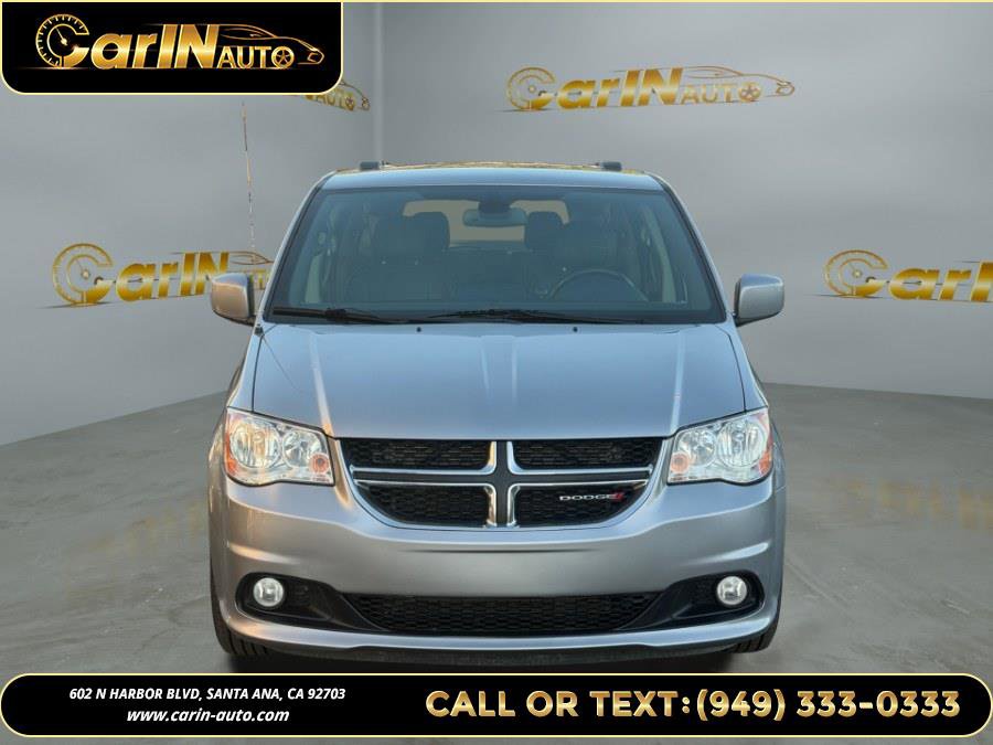 Used 2019 Dodge Grand Caravan SXT image 2