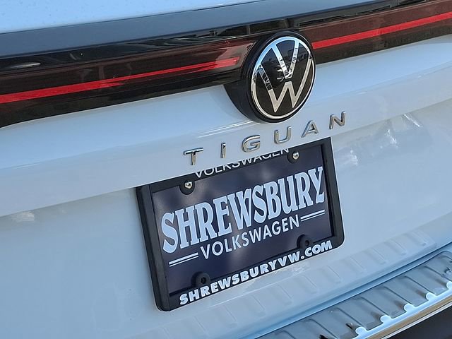 Certified 2025 Volkswagen Tiguan SE image 13
