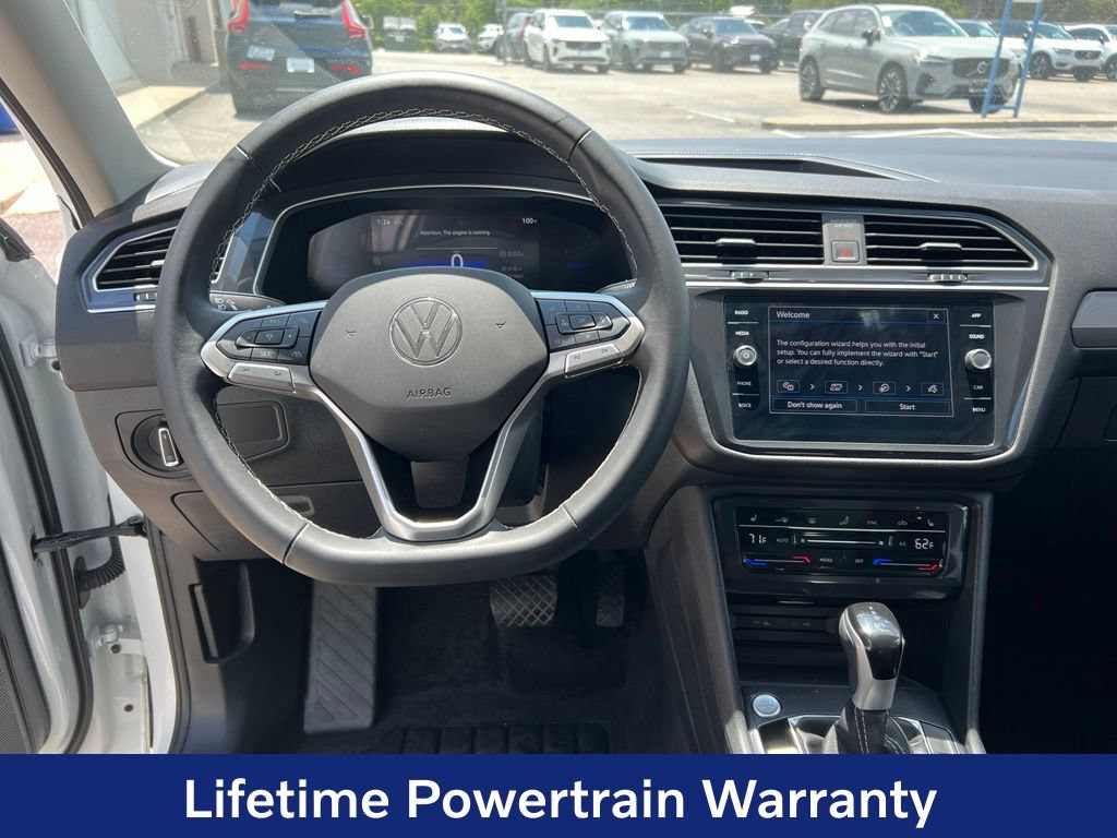 Used 2024 Volkswagen Tiguan SE w/ Panoramic Sunroof Package AWD/4WD image 19