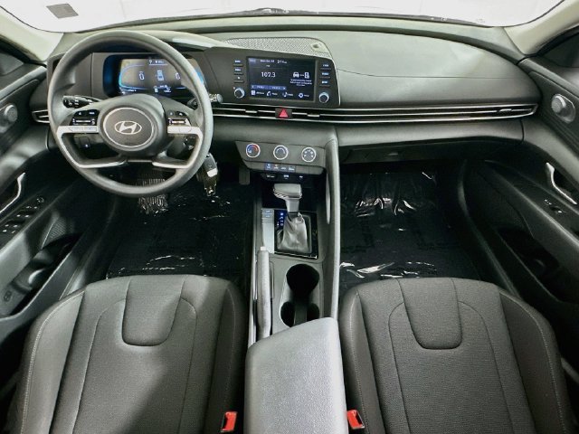 Used 2025 Hyundai Elantra SE w/ Cargo Package FWD image 13