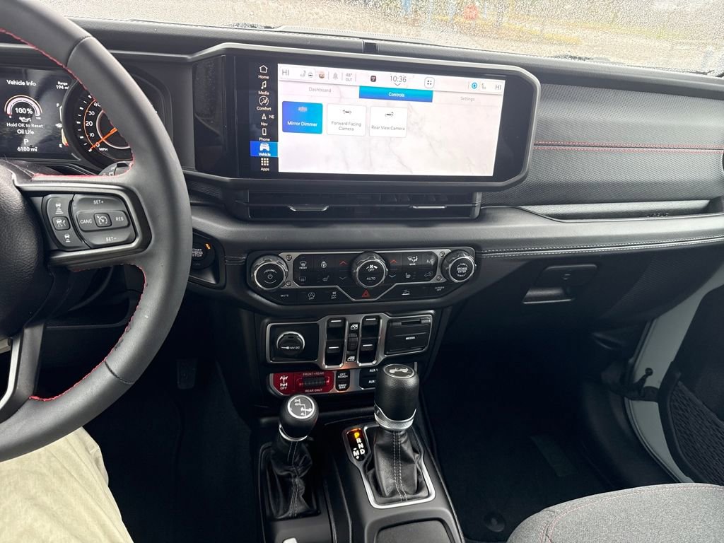 Used 2024 Jeep Wrangler Unlimited Rubicon w/ Technology Group image 17