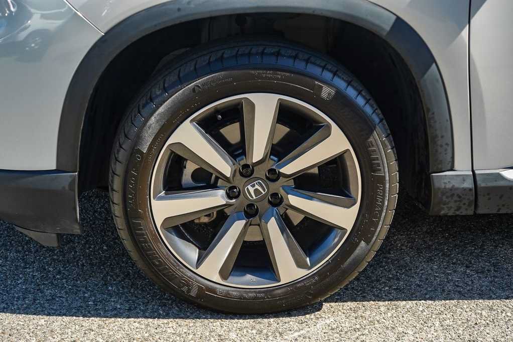 Used 2024 Honda Pilot Touring image 10