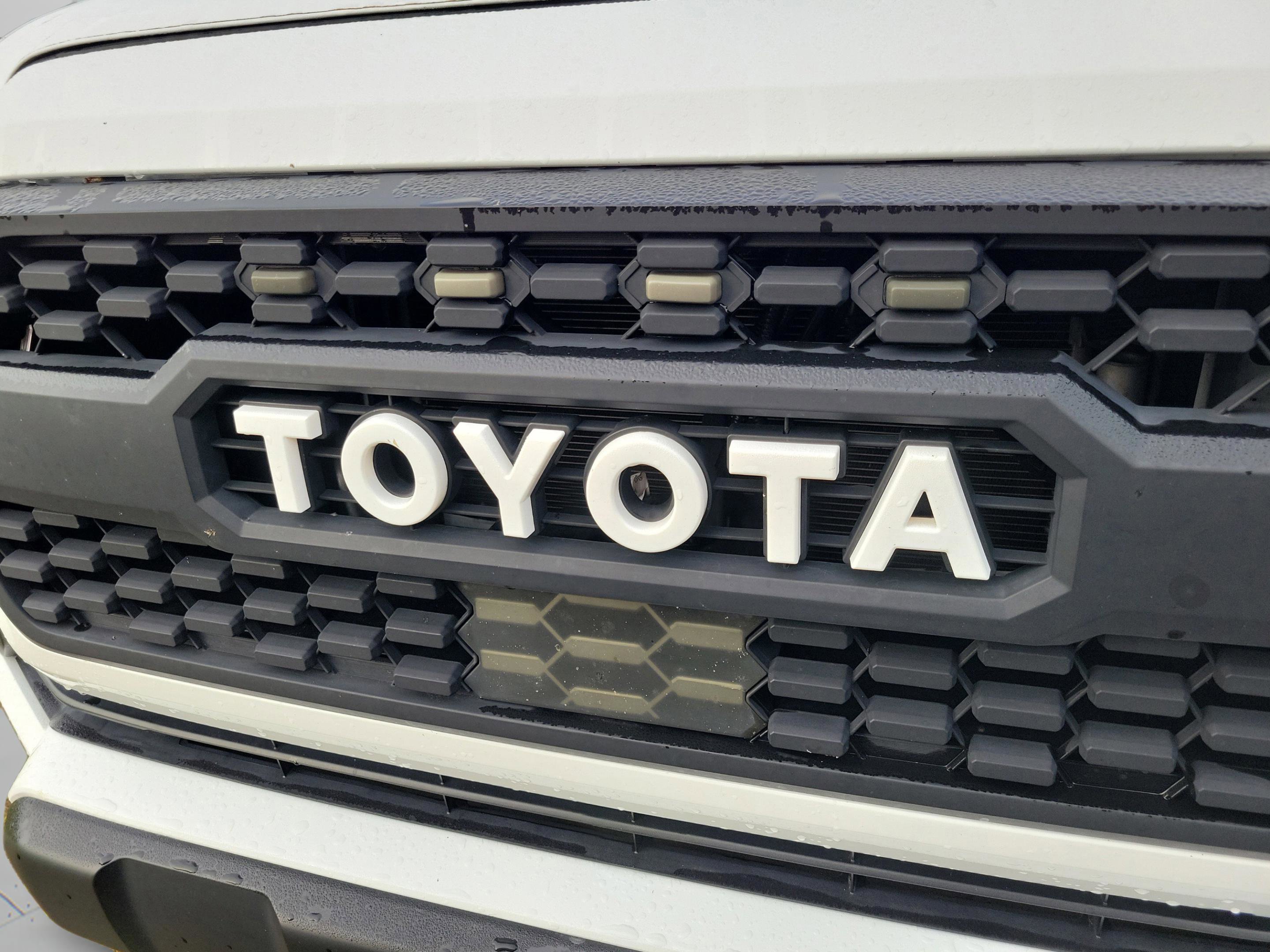 Used 2021 Toyota Tacoma SR5 AWD/4WD image 11