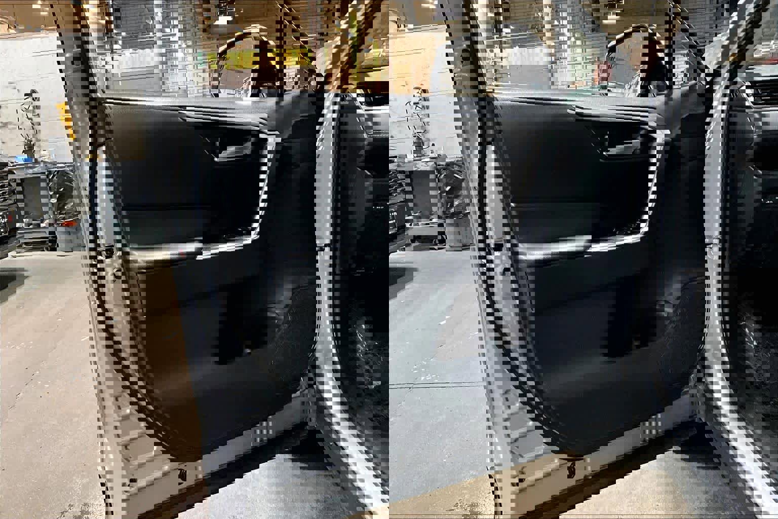 Used 2025 Toyota RAV4 XLE AWD/4WD image 22