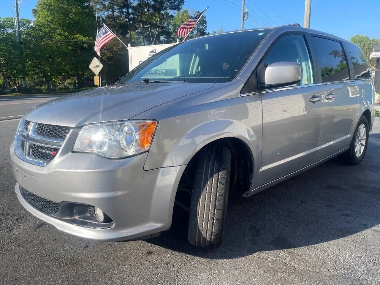 Used 2019 Dodge Grand Caravan SXT image 3