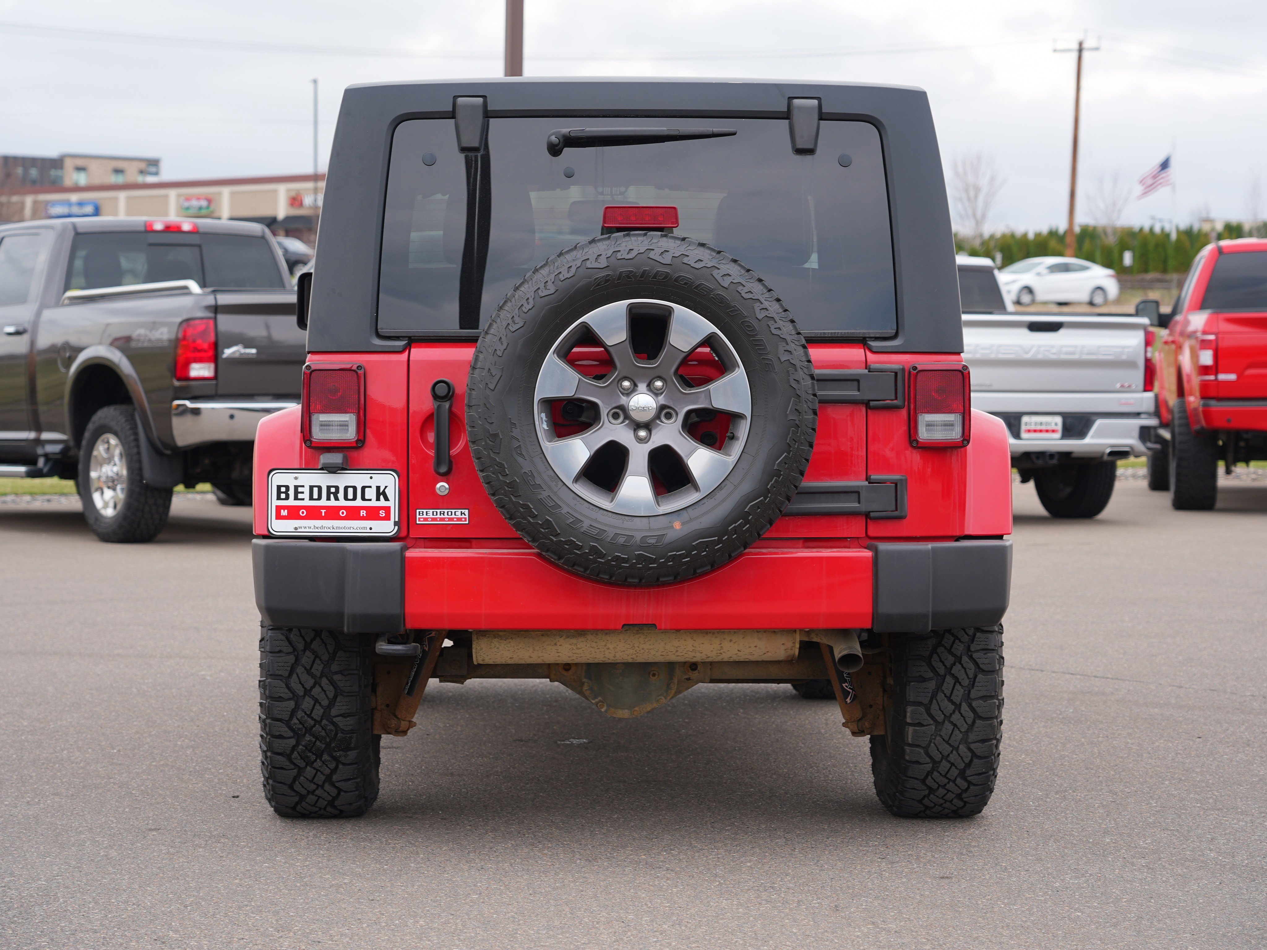 Used 2016 Jeep Wrangler Unlimited Sahara w/ Connectivity Group image 4