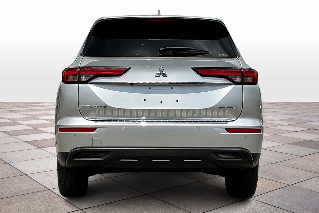 New 2025 Mitsubishi Outlander ES image 4