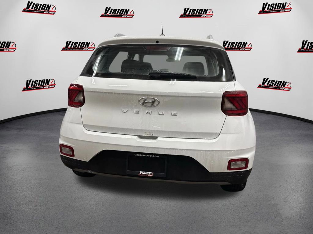 Certified 2025 Hyundai Venue SEL image 6
