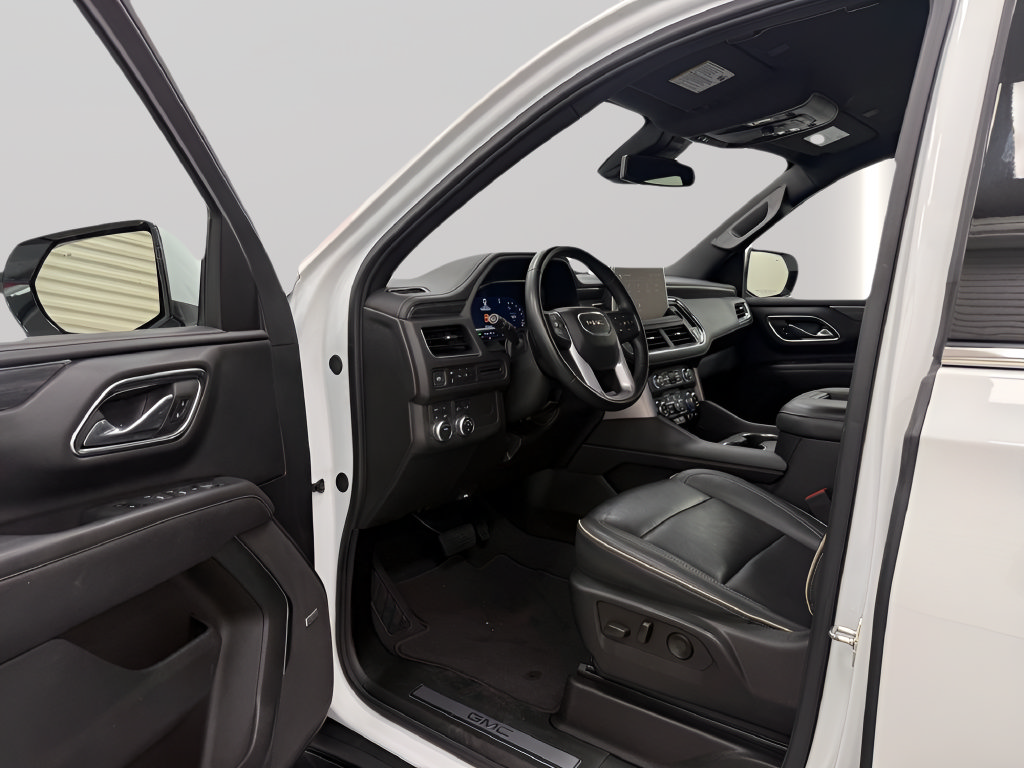 Used 2024 GMC Yukon SLT AWD/4WD image 9