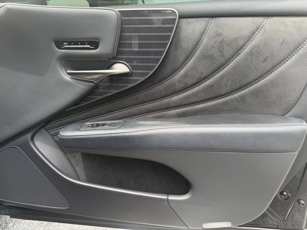 Used 2018 Lexus LS 500 w/ Accessory Package (Z2) RWD image 8