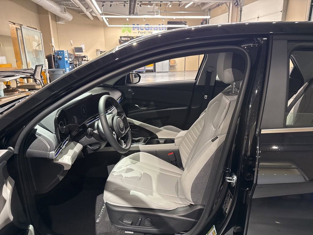 New 2026 Hyundai Elantra Limited FWD image 10