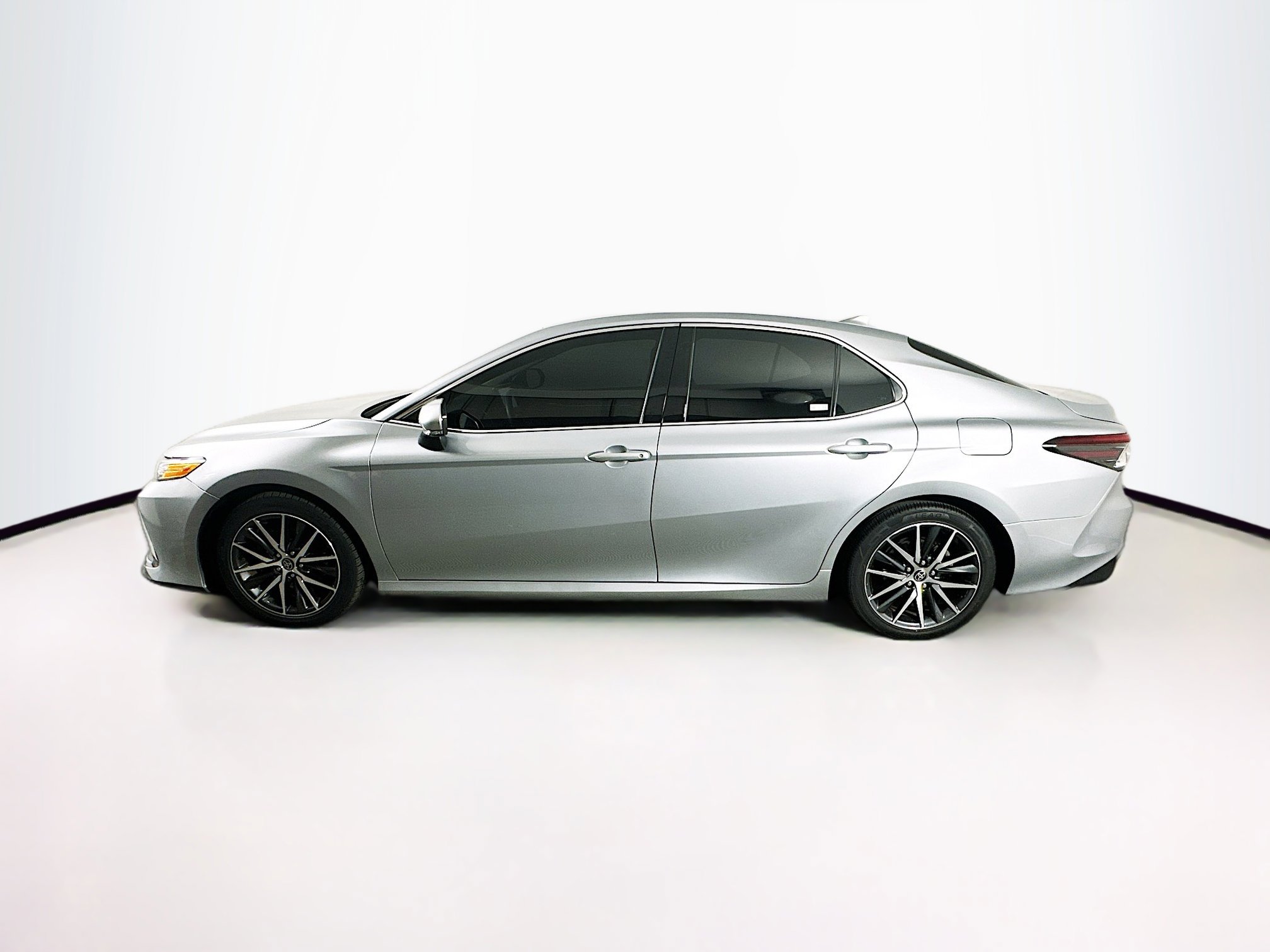 Used 2023 Toyota Camry XLE image 4