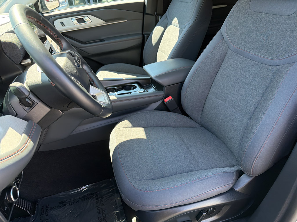 Used 2025 Ford Explorer Active RWD image 18