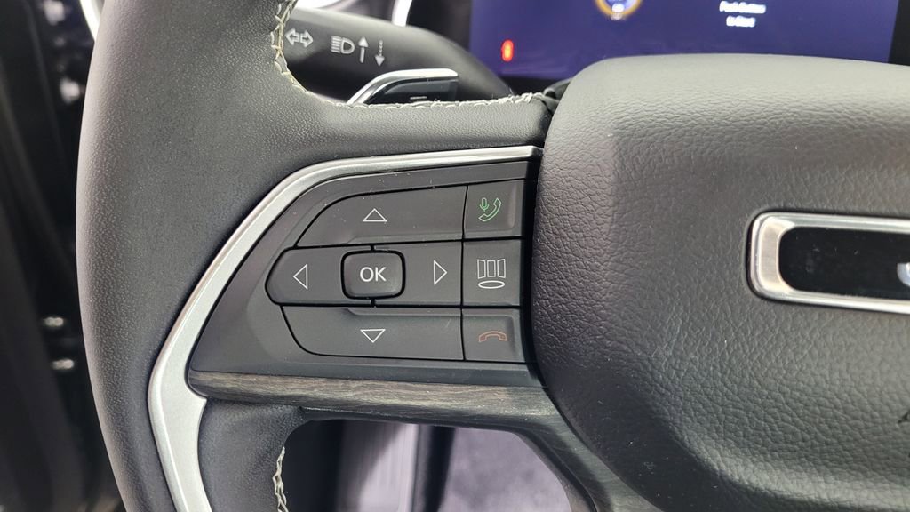 Used 2023 Jeep Grand Cherokee Limited image 17