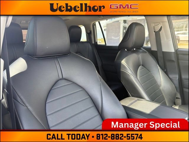 Used 2023 Toyota Highlander XLE FWD image 4