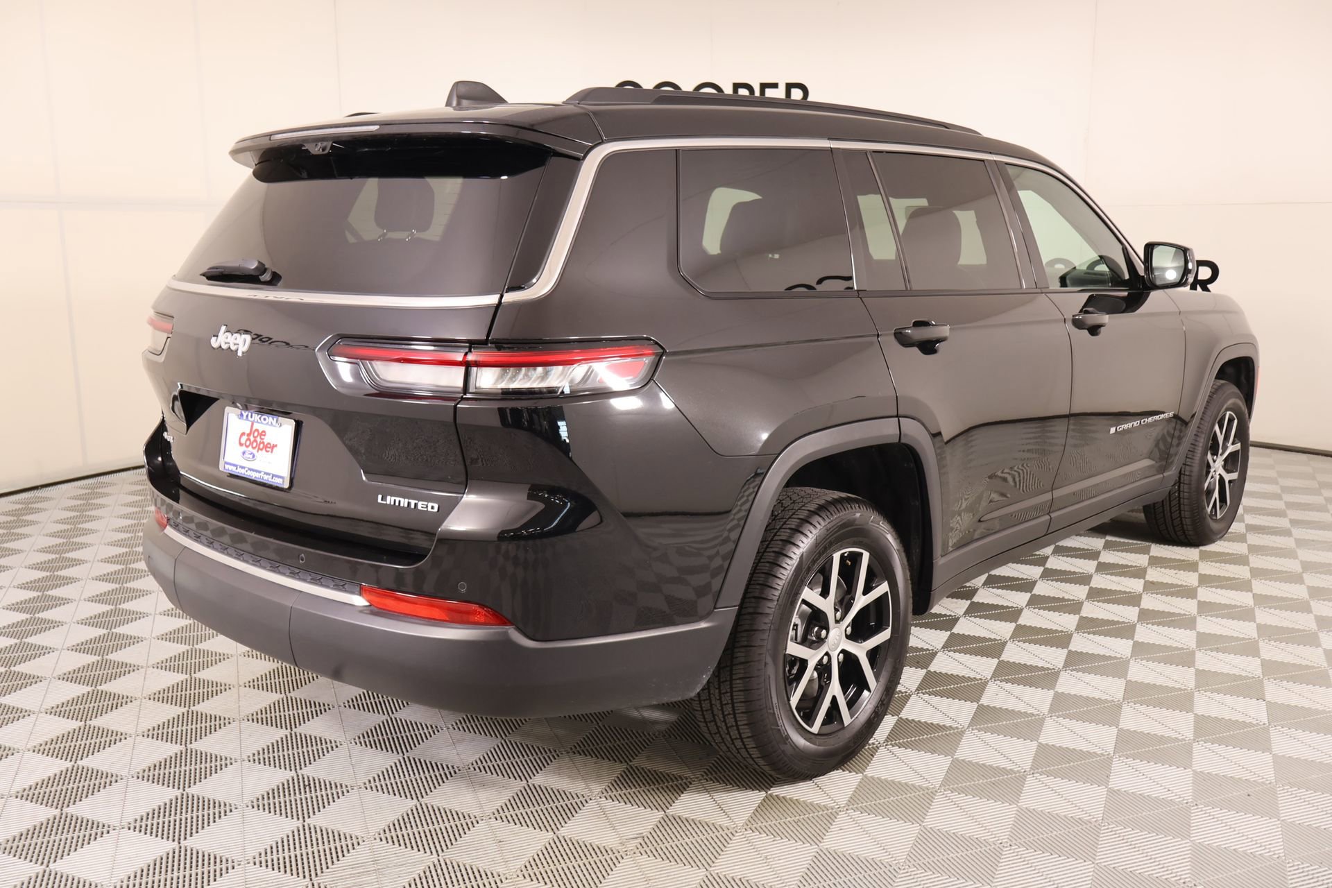 Used 2024 Jeep Grand Cherokee L Limited w/ Luxury Tech Group II AWD/4WD image 24