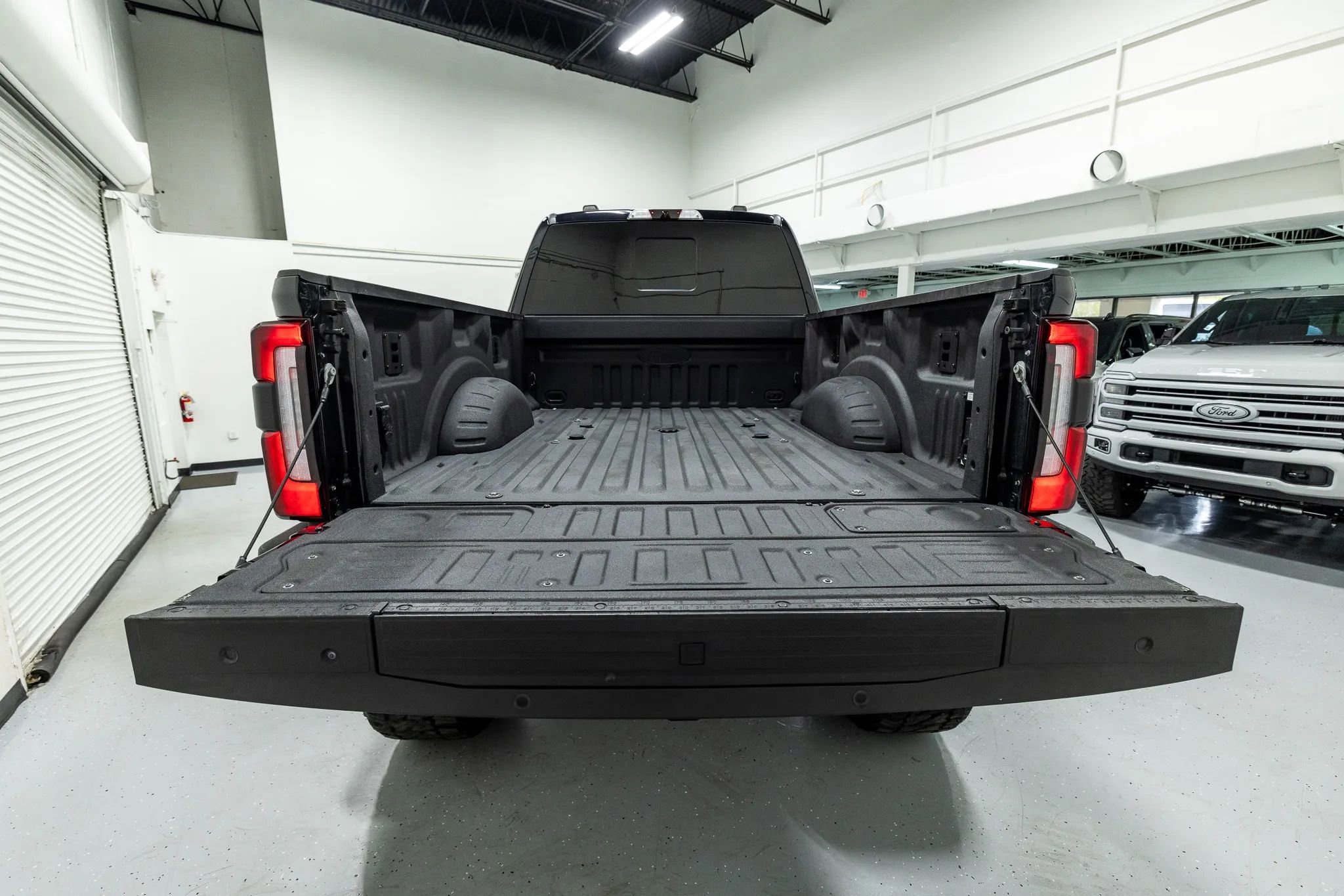 Used 2024 Ford F350 Platinum image 39