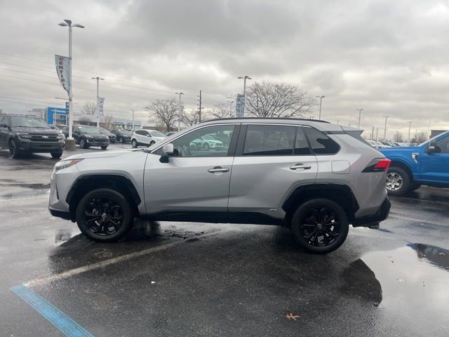 Used 2022 Toyota RAV4 SE image 12