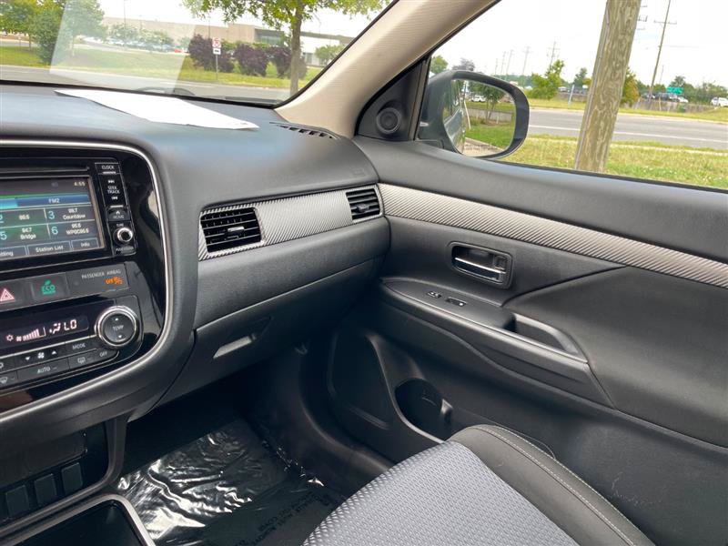 Used 2017 Mitsubishi Outlander ES AWD/4WD image 90