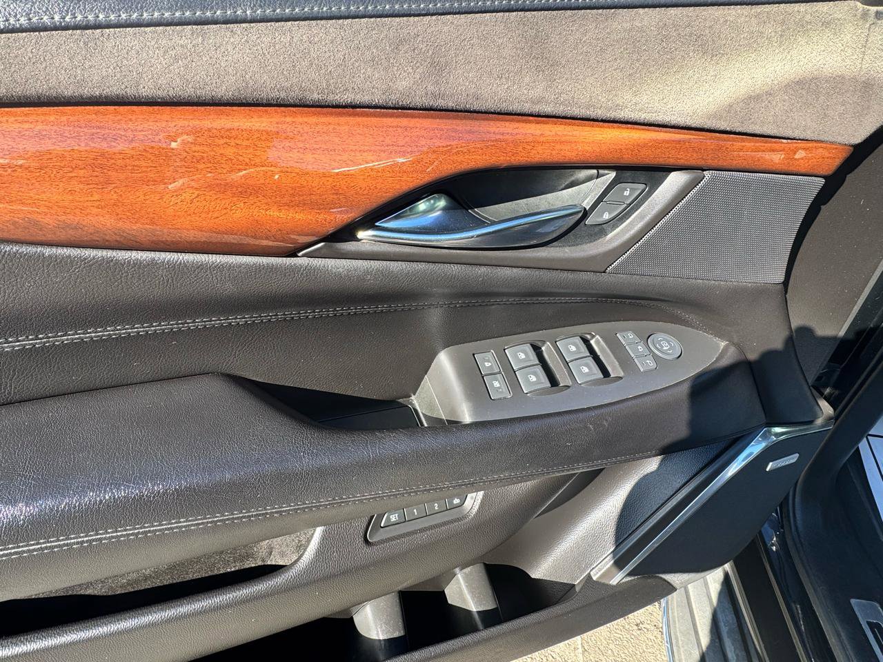 Used 2016 Cadillac Escalade ESV Luxury image 22