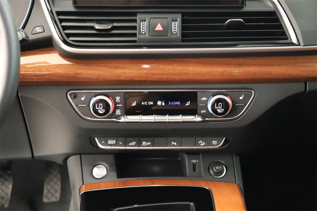 Used 2024 Audi Q5 e Premium w/ Convenience Package image 20