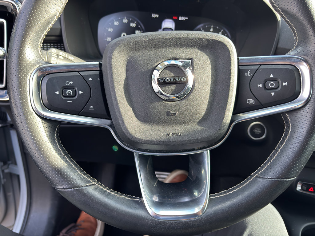 Used 2021 Volvo XC40 T5 R-Design w/ Advanced Package image 12