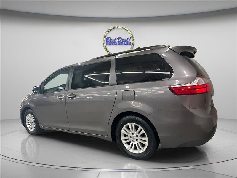 Used 2017 Toyota Sienna XLE w/ XLE Navigation Package FWD image 3