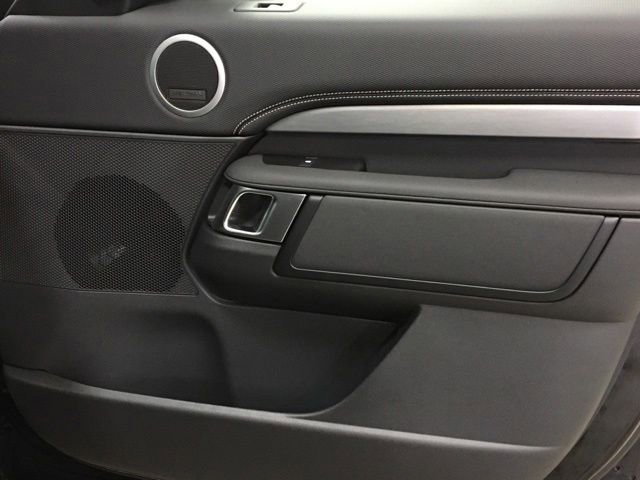 New 2024 Land Rover Discovery Dynamic SE image 32