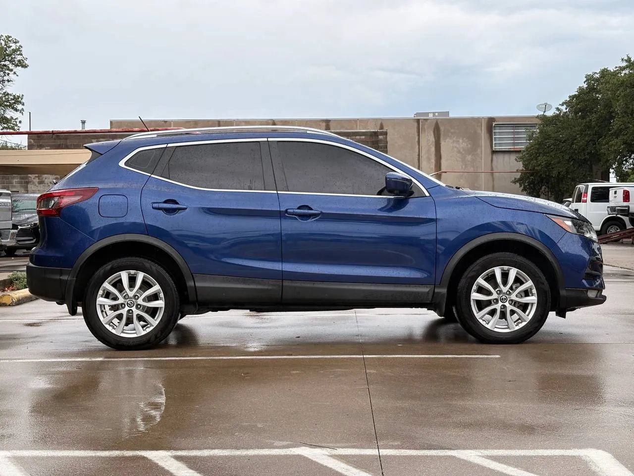 Used 2020 Nissan Rogue Sport SV w/ Technology Package FWD image 2