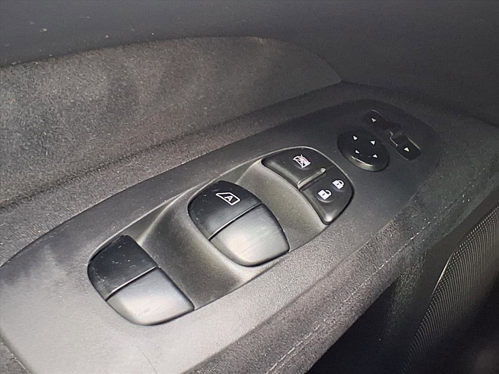 Used 2014 Nissan Pathfinder S image 9