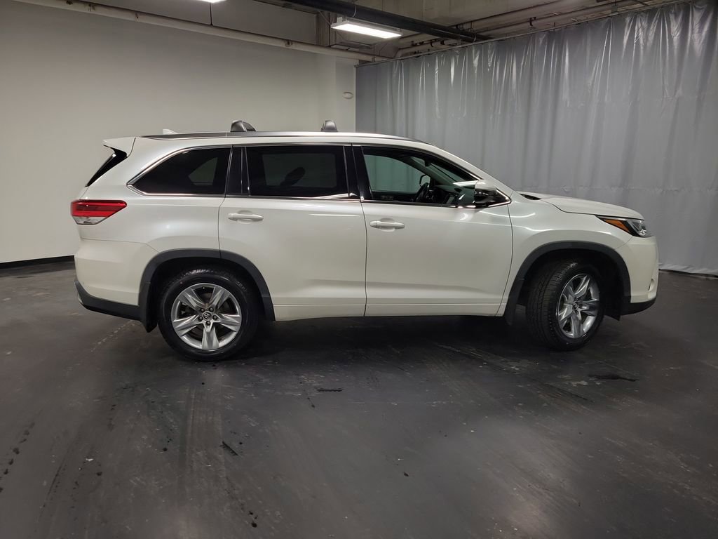 Used 2017 Toyota Highlander Limited image 9