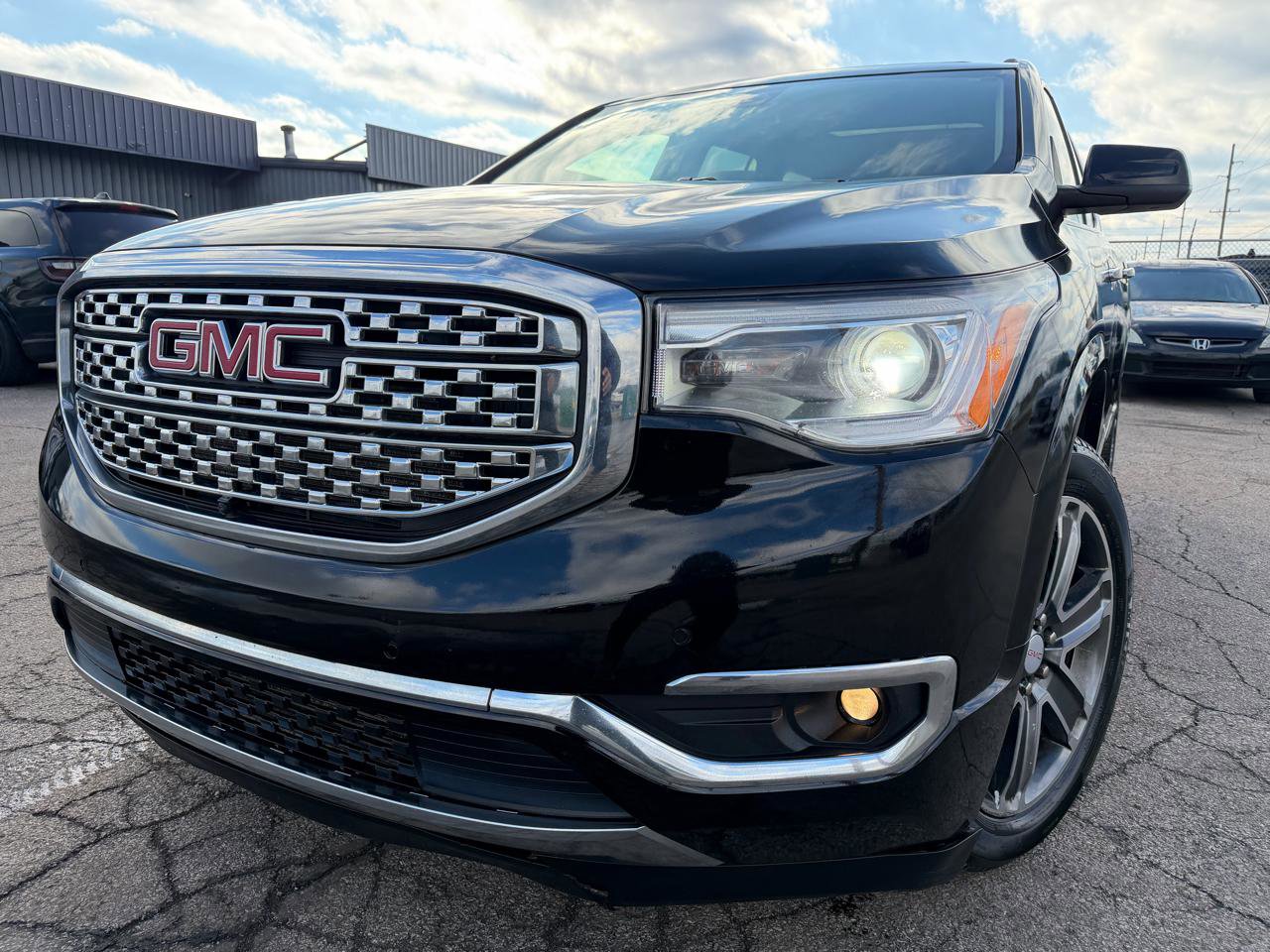 Used 2018 GMC Acadia Denali w/ Technology Package image 2