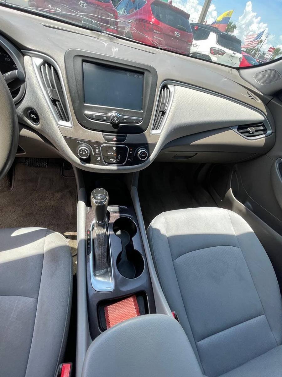 Used 2018 Chevrolet Malibu LS FWD image 9