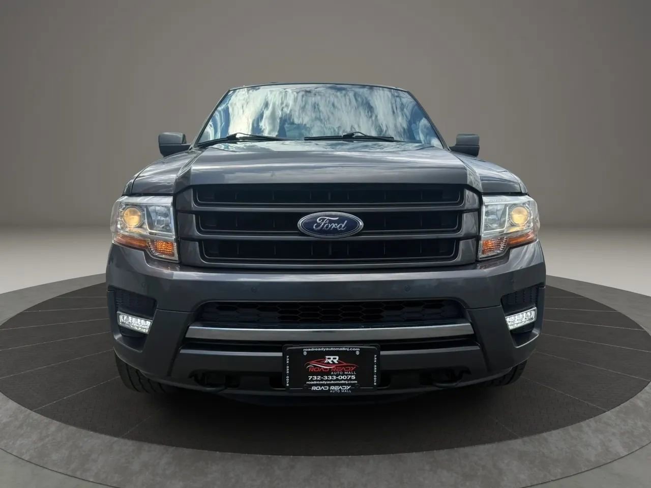 Used 2017 Ford Expedition Limited w/ Equipment Group 301A AWD/4WD image 3