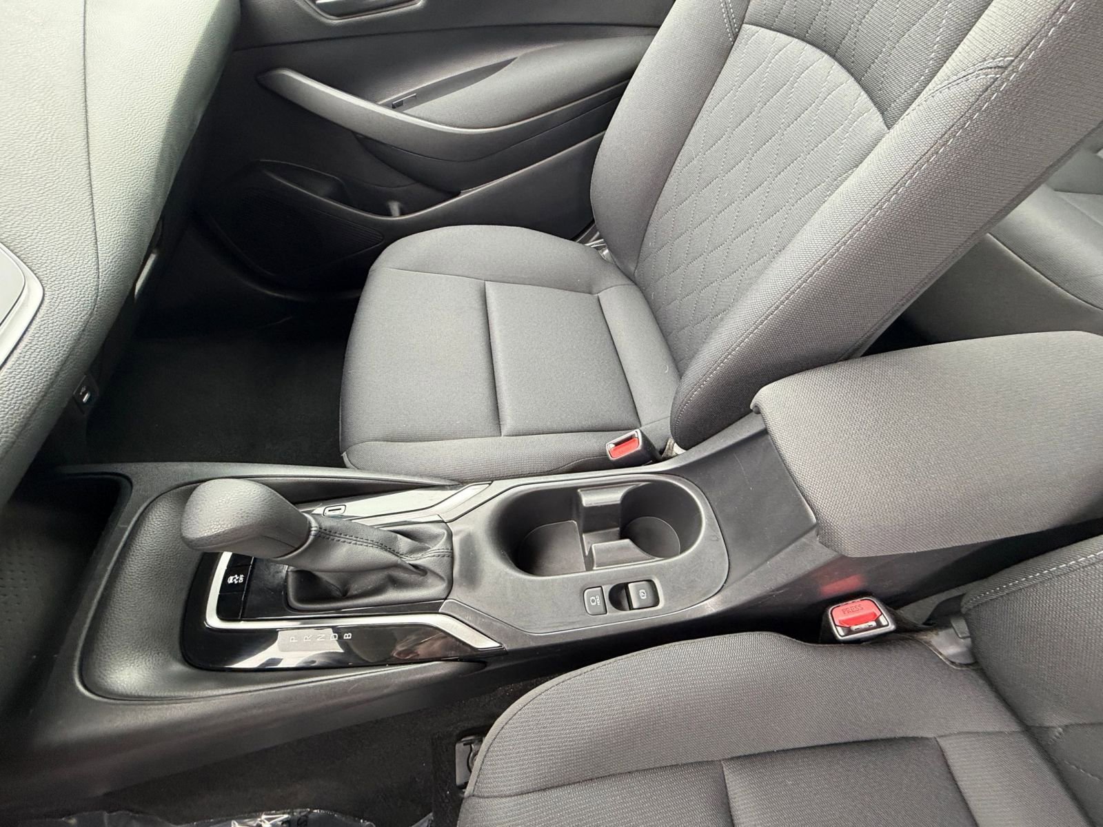 Used 2025 Toyota Corolla LE image 40