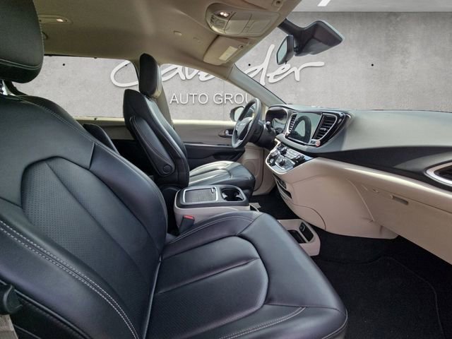 Used 2023 Chrysler Pacifica Touring-L FWD image 24