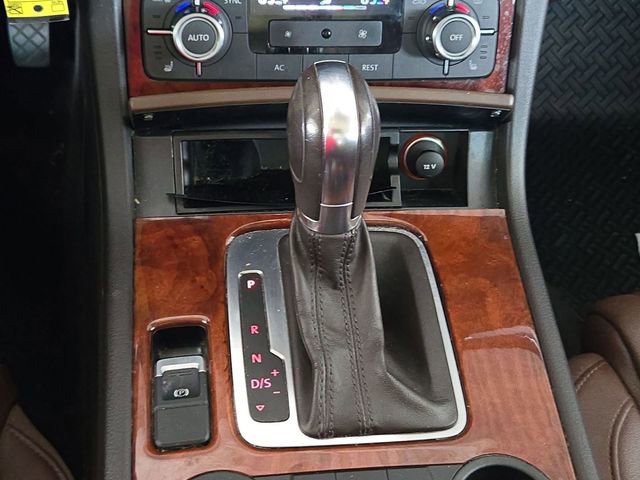 Used 2013 Volkswagen Touareg VR6 image 20